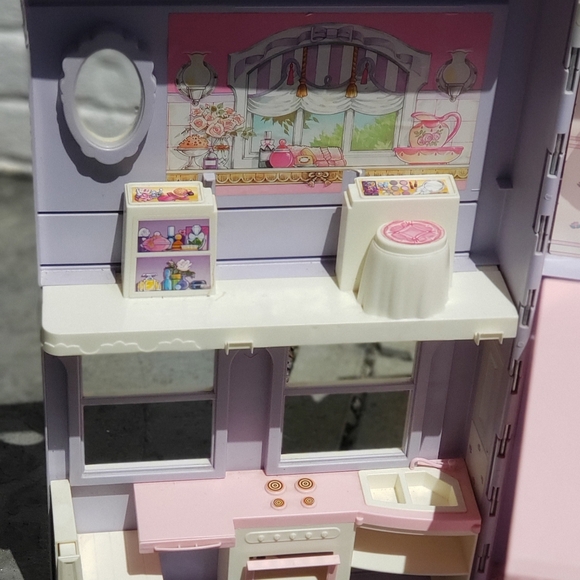 Vintage Barbie house. - Picture 5 of 6